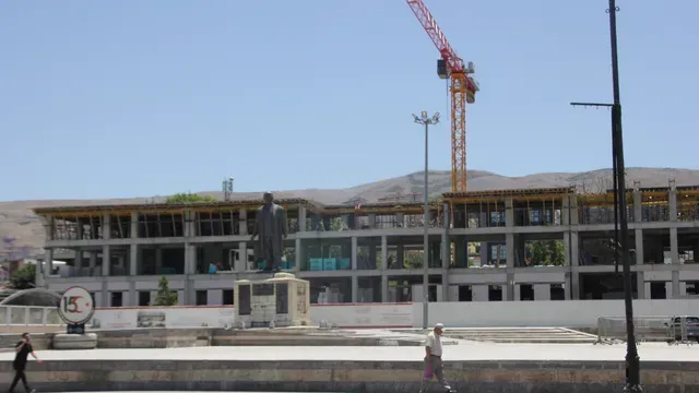 <p>Asrın felaketi olarak nitelendirilen büyük depremlerde  Malatya’da 1237 kişi hayatını kaybederken resmi verilere göre 6 bin 444 kişi de yaralandı.</p>
<p></p>
<div id="CB193EC9_444B_4F7F_AE98_903CD316B4E1"></div>