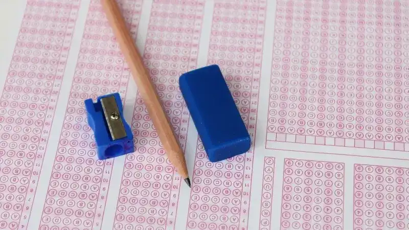 <p>Sınav tarihinin yaklaşmasıyla birlikte adayların hazırlıklarını düzenli ve etkili bir şekilde yapmaları önemli. KPSS ön lisans sınavına hazırlık sürecinde deneme sınavları çözmek, konu tekrarları yapmak ve sınav formatına uygun çalışma stratejileri geliştirmek faydalı olacak.</p>