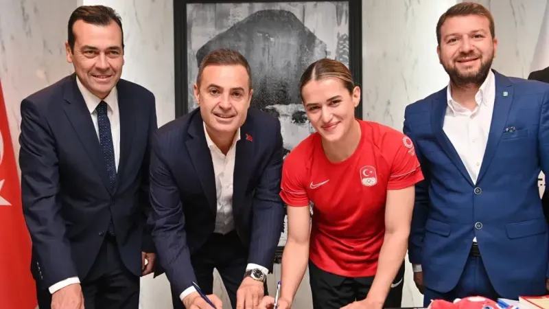 <p>Yıldız, 2020 Avrupa elemelerinde elde ettiği dereceyle (2021 yılında yapılan) 2020 Tokyo Olimpiyatları'nda yer alma hakkı kazandı. Türk sporcu böylece, Busenaz Sürmeneli ve Buse Naz Çakıroğlu ile birlikte, Türkiye'nin Olimpiyat tarihindeki ilk kadın boksörlerden oldu. Tokyo'da çıktığı ilk maçında Arjantinli rakibini mağlup eden Yıldız, çeyrek finalde Fin Mira Potkonen'e 3-2 kaybederek elendi. 2024 Paris Olimpiyatları'nda ise yarı finalde kaybederek Olimpiyat Oyunları'ndaki ilk madalyasını aldı.</p>
<p>5 Mayıs 2023 tarihinde kendisi gibi sporcu olan Harun Kahraman ile dünya evine girdi.</p>