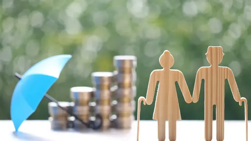 <p>Yükseköğretim Kurulu (YÖK) ile yapılan iş birliği çerçevesinde, 3. yaş üniversiteleri yaygınlaştırılacak. Bu üniversiteler, emeklilere hayat boyu öğrenme fırsatları sunarak yeni bir başlangıç yapmalarına olanak sağlayacak.</p>
<p>SGK tarafından sağlanan bu yenilikler ve indirimler, emeklilerin yaşam kalitesini artırmayı hedefliyor. Emekliler, bu fırsatlardan yararlanmak için ilgili kurumlarla iletişime geçebilir ve kendilerine sunulan avantajları değerlendirebilirler. </p>