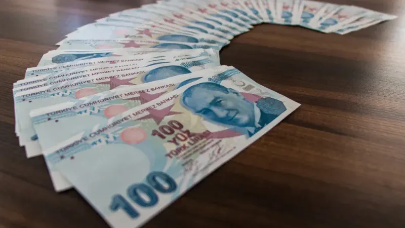 <p>Mevduat Faizlerinin Önemi</p>
<p>Yatırımcılar, faiz oranlarının yanı sıra bankaların sunduğu avantajlar ve hizmet kalitesini de göz önünde bulundurarak en uygun vadeli mevduat hesabını seçmeli. 2024 yılı itibarıyla mevduat faizleri yüksek kazançlar sağlamaya devam ediyor. Bu nedenle, yatırım yapmadan önce faiz oranlarını ve bankaların sunduğu diğer imkanları dikkatlice karşılaştırmak önemli. </p>