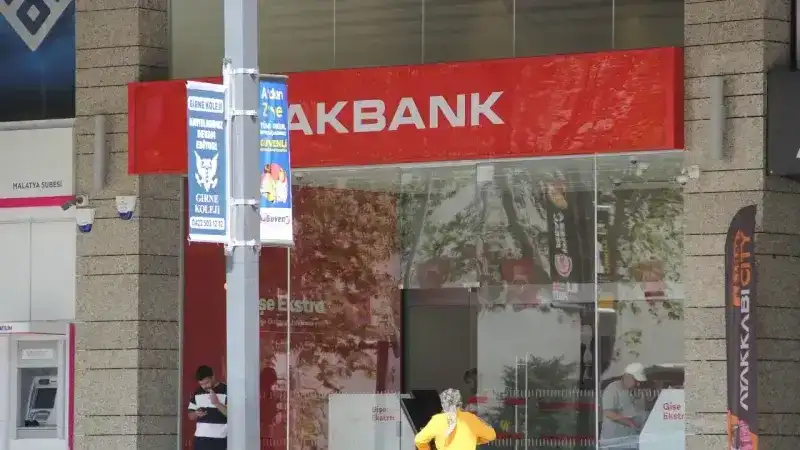 <p>Fibabanka'da emekli maaşını 3 yıl boyunca bu banka aracılığıyla almak için taahhüt verenler, 10.000 TL'ye kadar 5.000 TL, 10.000 - 15.000 TL arasında 8.000 TL, 15.000 - 20.000 TL arasında 10.000 TL, 20.000 TL ve üzeri maaş alanlar için 12.000 TL promosyon ödemesi alacak.</p>