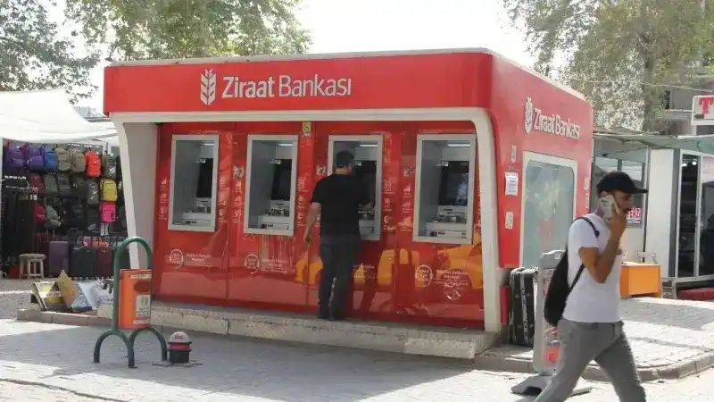 <p>Garanti BBVA, emekli maaşı 10.000 TL’ye kadar olanlara 6.250 TL, 10.000 – 15.000 TL arasında olanlara 10.000 TL, 15.000 – 20.000 TL arasında olanlara 12.500 TL, 20.000 TL ve üzeri olanlara 15.000 TL promosyon avantajı sunmaktadır.</p>
