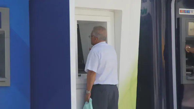 <p>Akbank, SGK emekli maaşını taşıyanlara 15.000 TL’ye varan promosyonun yanı sıra, 2.500 TL chip-para ile toplamda 17.500 TL ödül fırsatı sunuyor.</p>
<p>Promosyon Tutarları:</p>
<p>0 - 9.999 TL: 6.250 TL</p>
<p>10.000 - 14.999 TL: 10.000 TL</p>
<p>15.000 - 19.999 TL: 12.500 TL</p>
<p>20.000 TL ve üzeri: 15.000 TL</p>