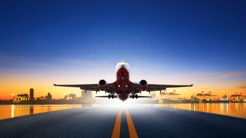 <p>Kampanya kapsamında, Light Paket bilet alarak seyahat eden yolculara özel olarak ek kabin bagajı hakkı 5 Euro ve 12 kg’lık uçak altı bagaj hakkı da 5 Euro olarak sunuluyor. Ayrıca, Light Paket fiyatı üzerine 10€ ek fark ödeyerek Süper Eko paket seçimi de mümkün.</p>
<p>Kampanyadan yararlanmak isteyenler, flypgs.com ve Pegasus Mobil uygulaması üzerinden biletlerini alabilirler. Yurt dışında seçili hatlarda geçerli bu kampanya, Pegasus’un taşıyıcısı olduğu direkt uçuşlar için geçerlidir. Diğer hava yolları ile ortak yapılan uçuşlar kampanya kapsamı dışında kalmakta.</p>
<p>Bilet satın alma sürecinde Pegasus BolBol üyeliği gerekmektedir; dolayısıyla henüz üye olmayan yolcuların bu kampanyadan yararlanmak için hızlıca üye olmaları önerilmekte. Pegasus, kampanya süresince kurallarda değişiklik yapma hakkını saklı tutmakta.</p>
<div id="CB193EC9_444B_4F7F_AE98_903CD316B4E1"></div>