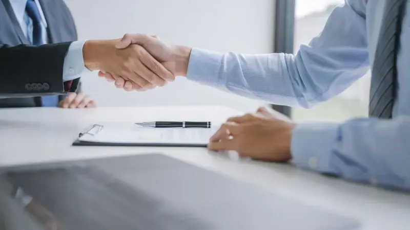 <p>Adayların teorik yoğun madde fiziği ve kuantum teknolojilerinde yapay zeka uygulamaları alanında uzmanlık sahibi olmaları beklenmekte. Ayrıca:</p>
<p>Uluslararası saygın yayınlarla bu uzmanlıklarını kanıtlamış olmaları,</p>
<p>Yurt dışındaki üniversitelerde araştırmacı olarak çalışmış olmaları,</p>
<p>Uluslararası ortak araştırma projelerinde yer almış olmaları,</p>
<p>Yüksek sayıda atıf almış olmaları,</p>
<p>Çok iyi derecede İngilizce bilmeleri, bu dilde ders verebilmeleri ve sunum yapabilmeleri gerekmekte.</p>
<div id="CB193EC9_444B_4F7F_AE98_903CD316B4E1"></div>