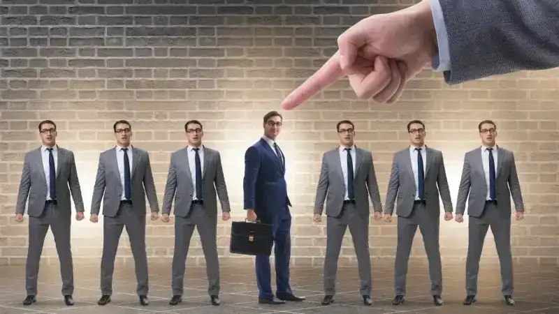 <p>Adayların başvuru yaparken hazırlamaları gereken belgeler şu şekilde:</p>
<p>Başvuru dilekçesi ve beyanları: Öğretim Üyeliğine Yükseltilme ve Atanma Yönetmeliği’ne uygun olduğunu belirten başvuru dilekçeleri.</p>
<p>Diplomalar ve Yabancı Dil Belgeleri: E-Devlet üzerinden alınmış belgeler kabul edilmektedir.</p>
<p>Hacettepe Üniversitesi Atama Kriterleri Belgesi: Adaylar, Hacettepe Üniversitesi Öğretim Üyesi Atama Kriterleri Belirleme ve Dosyaları İnceleme Komisyonu'ndan alınacak belgeyi başvuru dosyalarına eklemeli.</p>
<p>Eğiticilerin Eğitimi Belgesi: Adaylar, Üniversite tarafından verilen veya Yaşam Boyu Öğrenme Merkezi tarafından onaylanan Eğiticilerin Eğitimi Katılım Belgesi’ni sunmalı.</p>
<p>Özgeçmiş, Akademik Etkinlik Puan Formu ve Kontrol Çizelgesi: İlgili belgeler, Hacettepe Üniversitesi’nin web sitesinden temin edilebilir.</p>
<p>Ek olarak, başvuru dosyasına eklenecek diğer belgeler arasında nüfus kayıt örneği (e-Devlet’ten), iki adet vesikalık fotoğraf ve taşınabilir bellekler bulunmakta. Profesör kadrosuna başvuru yapan adaylar 8 adet taşınabilir bellek, Doktor Öğretim Üyesi kadrosu için başvuru yapanlar ise 4 adet taşınabilir bellek teslim etmelidir. Ayrıca, 5 adet hava yastıklı zarf da başvuru sırasında sunulmalı.</p>
<div id="CB193EC9_444B_4F7F_AE98_903CD316B4E1"></div>