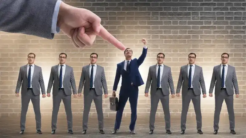 <p>Sınav, yazılı ve sözlü olmak üzere iki aşamalı yapılacak. Sınava girmeye hak kazanan adaylar, Savunma Sanayii Başkanlığı’nın resmi web sitesinde ve Kariyer Kapısı platformunda ilan edilecek. Yazılı sınavın ardından başarılı olan adaylar sözlü sınava katılacak ve her iki sınavdaki başarı sırasına göre yerleştirilmeleri yapılacak.</p>
<div id="CB193EC9_444B_4F7F_AE98_903CD316B4E1"> </div>
<div id="CB193EC9_444B_4F7F_AE98_903CD316B4E1"></div>