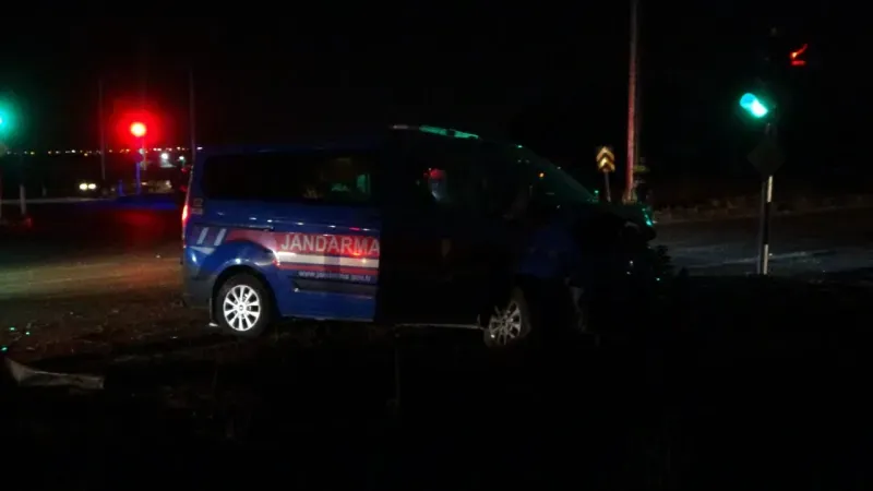 <p>Malatya'da askeri aracın otomobil ile çarpıştığı trafik kazasında 5'i asker 7 kişi yaralandı.</p>