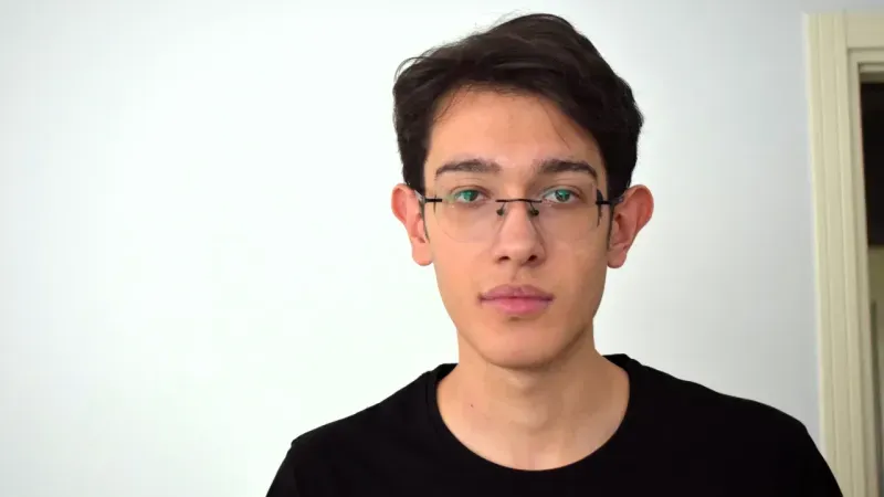 <p>Yükseköğretim Kurumları Sınavı'nın (2024-YKS) Türkiye birincilerinden biri de Malatya'daki depremzede öğrenci Arda Taşdemir oldu. Geçen yıl da YKS'ya giren ancak istediği sonuç gelmeyince tercih yapmayan Arda, bu yıl yeniden girdiği sınavda Türkiye birincisi oldu.</p>