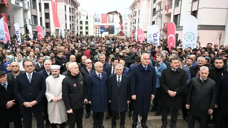 <p>Malatya'da tamamlanan 3+1 ve 105 metrekare büyüklüğündeki 6 bin 181 konut hak sahiplerine teslim edildi. </p>
<p></p>
<p>MALATYA’DA BİN 700 KONUT HAK SAHİPLERİNE TESLİM EDİLDİ – 19 MART 2024<br /> <br /> Cumhurbaşkanı Recep Tayyip Erdoğan’ın canlı bağlantısı ile Malatya’da yapımı tamamlanan bin 700 konut hak sahibine kura ile teslime edildi.</p>