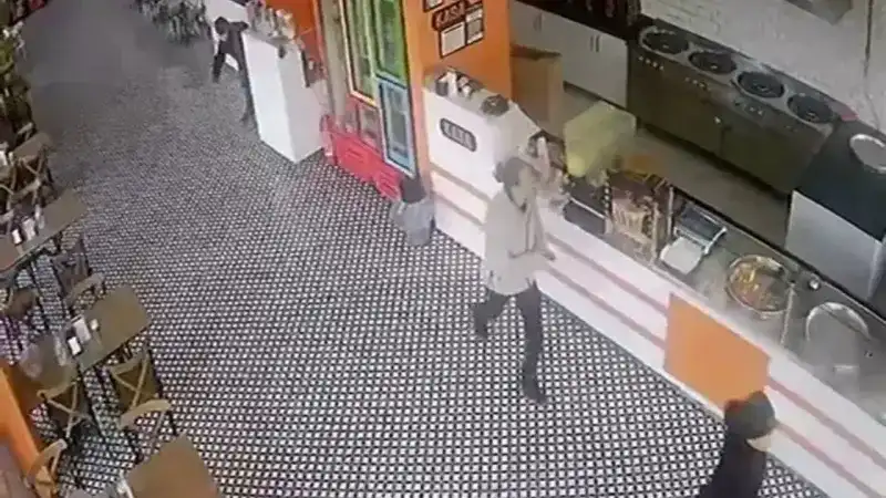 <p>Malatya merkezli 5.2 büyüklüğündeki deprem korkuttu. Deprem çevre illerde de hissedildi.<br /> AFAD tarafından açıklanan verilere göre, Malatya’nın Battalgazi ilçesinde saat 16.05’de 5.2 büyüklüğünde deprem meydana geldi. Deprem 13.93 kilometre derinlikte oldu.</p>