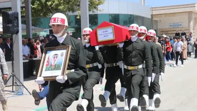 <p>Kuzey Kıbrıs Türk Cumhuriyeti'nde (KKTC) askeri araç kazasında şehit olan Piyade Er Uğurcan Işık, memleketi Malatya'da gözyaşları arasında son yolculuğuna uğurlandı.</p>