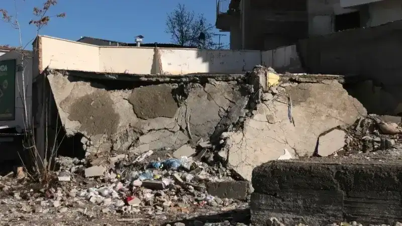 <p>Malatya’da yıkımlar yarıda bırakılıyor: Güvenlik ve temizlik sorunu alarmı</p>