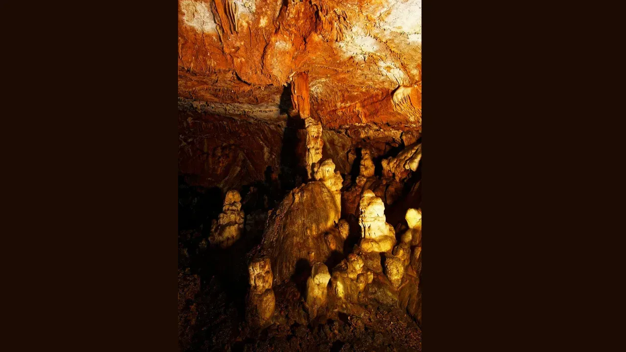 <p>Mağara 2 bin 260 metre yüksekliğindeki Kuzkaya Tepesi’nin 2 bin 150'inci metresinde bulunuyor.</p>