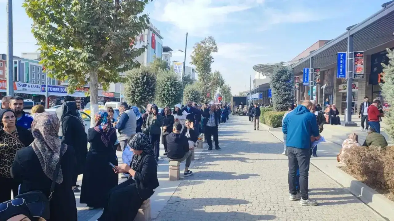 <p> <a href="https://www.busabahmalatya.com/haberleri/konut" class="tag-link" title="Tüm konut haberleri" target="_blank">Konut</a> sayısı: 30</p>
<p>Banka: Ziraat Bankası</p>
<p> <a href="https://www.busabahmalatya.com/haberleri/basvuru" class="tag-link" title="Tüm başvuru haberleri" target="_blank">Başvuru</a> dönemi: 10.11.2025 - 19.12.2025</p>
<p></p>
<p><br /><strong> <a href="https://www.busabahmalatya.com/haberleri/malatya" class="tag-link" title="Tüm malatya haberleri" target="_blank">MALATYA</a>  <a href="https://www.busabahmalatya.com/haberleri/darende" class="tag-link" title="Tüm darende haberleri" target="_blank">DARENDE</a></strong></p>
<p>Konut sayısı: 65</p>
<p>Banka: Ziraat Bankası</p>
<p></p>
<p>Başvuru dönemi: 10.11.2025 - 19.12.2025</p>