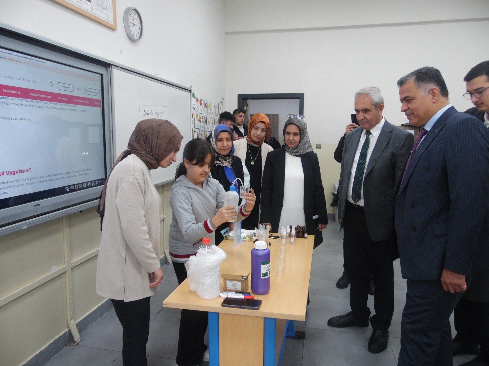 Sıfır atık etkinliğinde sergi, atölye ve fidan dikimi gerçekleştirildi