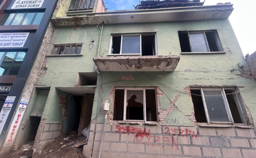 3 yıl sonra ilk kepçe vuruldu| Beklenen yıkım nihayet başladı