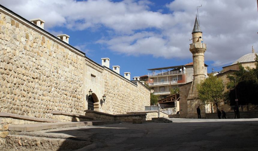 800 Yıllık Gizem Ortaya Çıktı! Anadolu’nun Üç Dilli Tapusu Malatya’da Ortaya Çıktı (4)-1