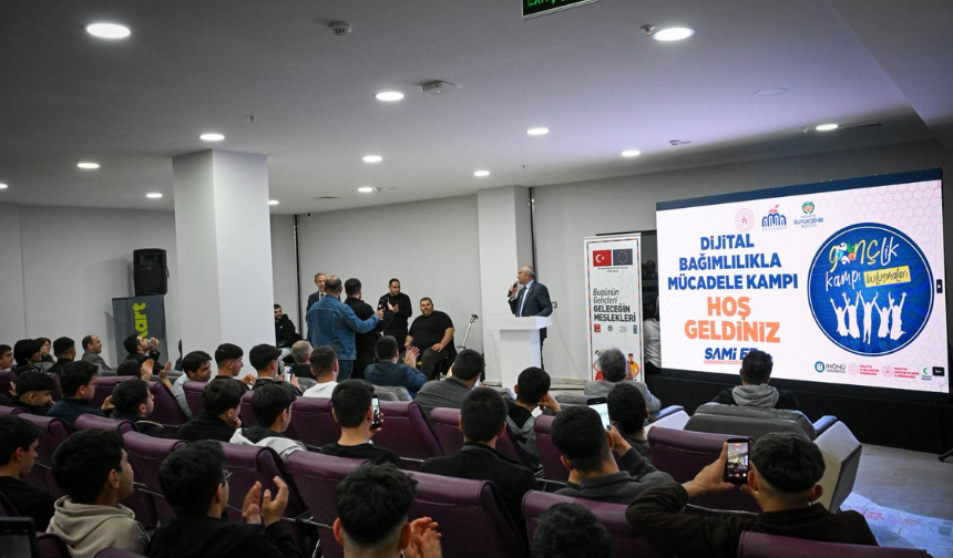 Başkan Er Dijital Bağımlılıkla Mücadele Ederken Gençliğe Büyük Yatırımlar Yapıyoruz (2)