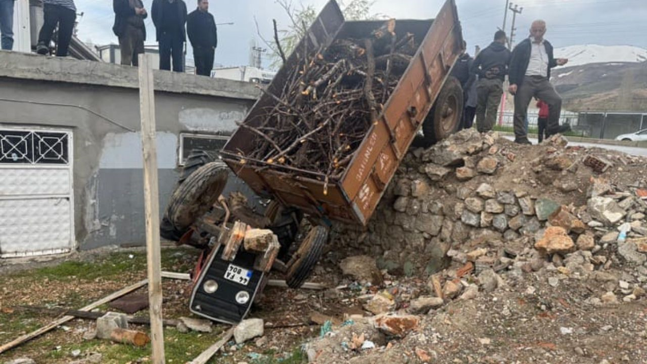 Doğanşehir’de Kaza Üstüne Kaza Biri Tabelaya Çarptı, Diğeri Duvardan Uçtu (2) Malatyahaber