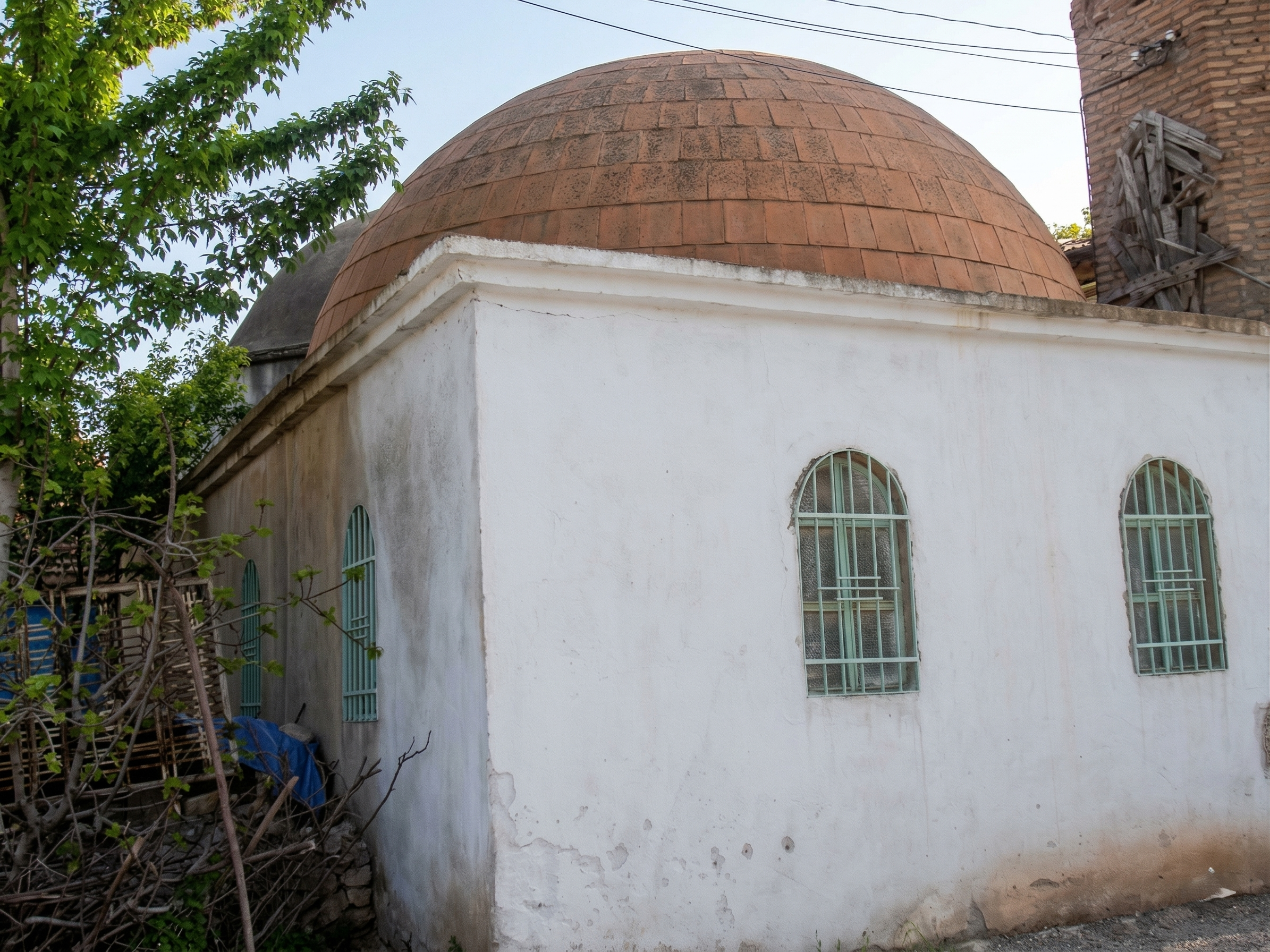 Kellesini koltukaltına alıp yürüyen Malatyalı! Kim bu uç beyi?