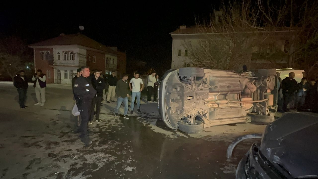 Kavşakta Can Pazarı 4 Kişi Yaralandı, Araçlar Hurdaya Döndü (1) Malatyahaber