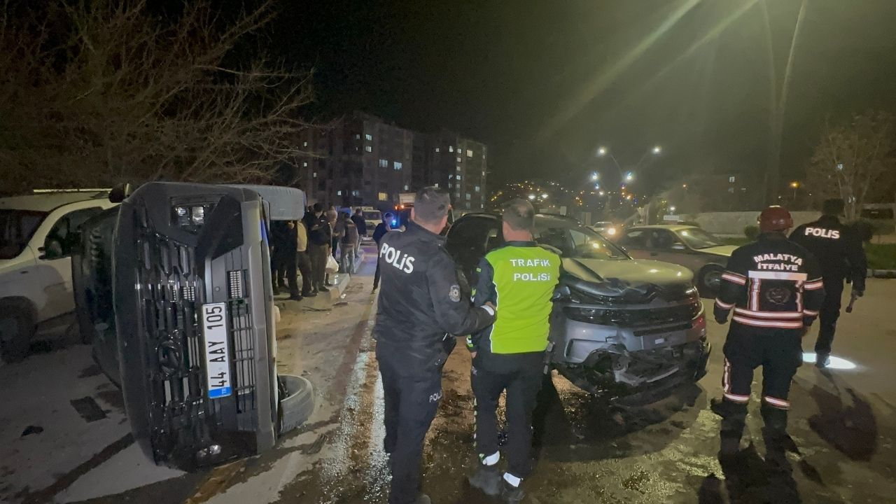 Kavşakta Can Pazarı 4 Kişi Yaralandı, Araçlar Hurdaya Döndü (3) Malatyahaber