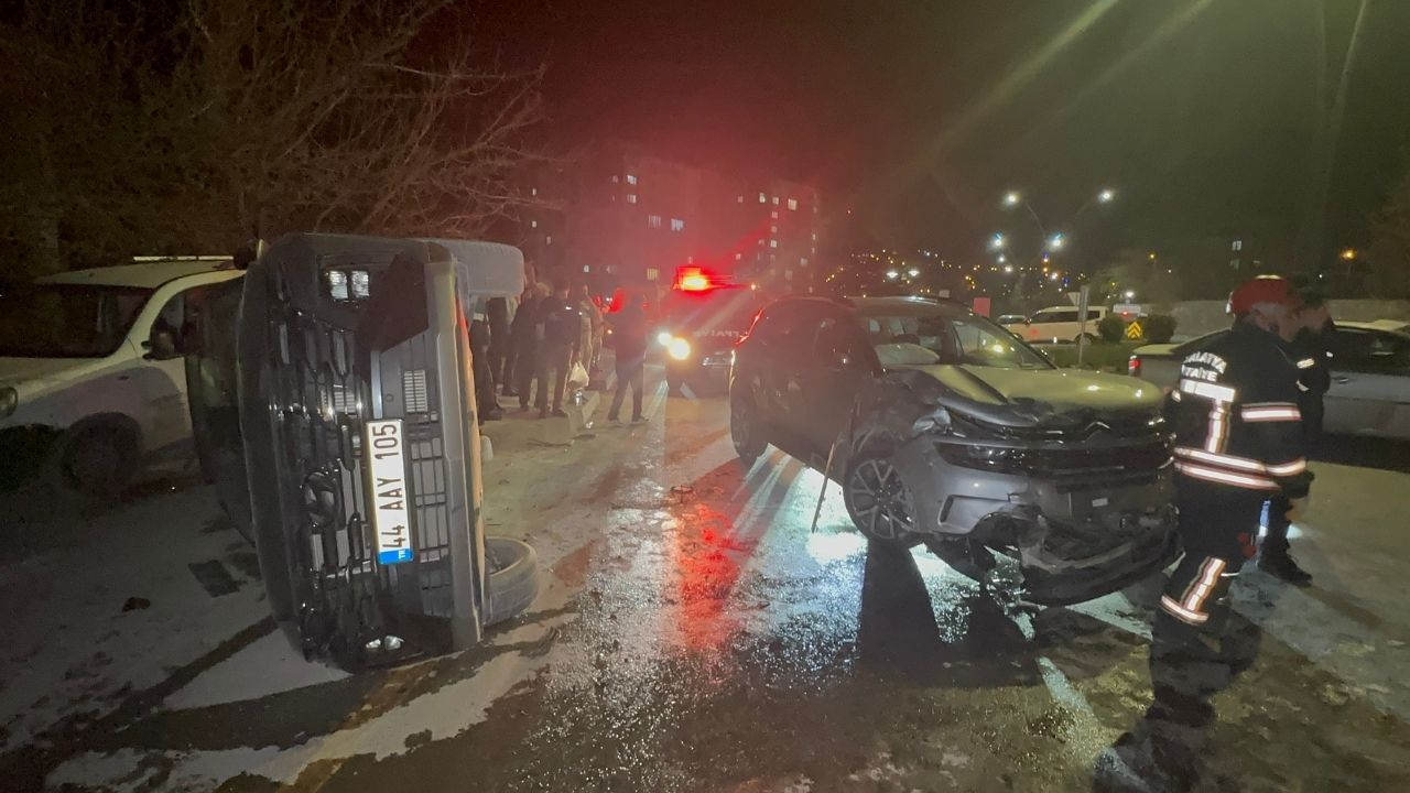 Kavşakta Can Pazarı 4 Kişi Yaralandı, Araçlar Hurdaya Döndü (5) Malatyahaber