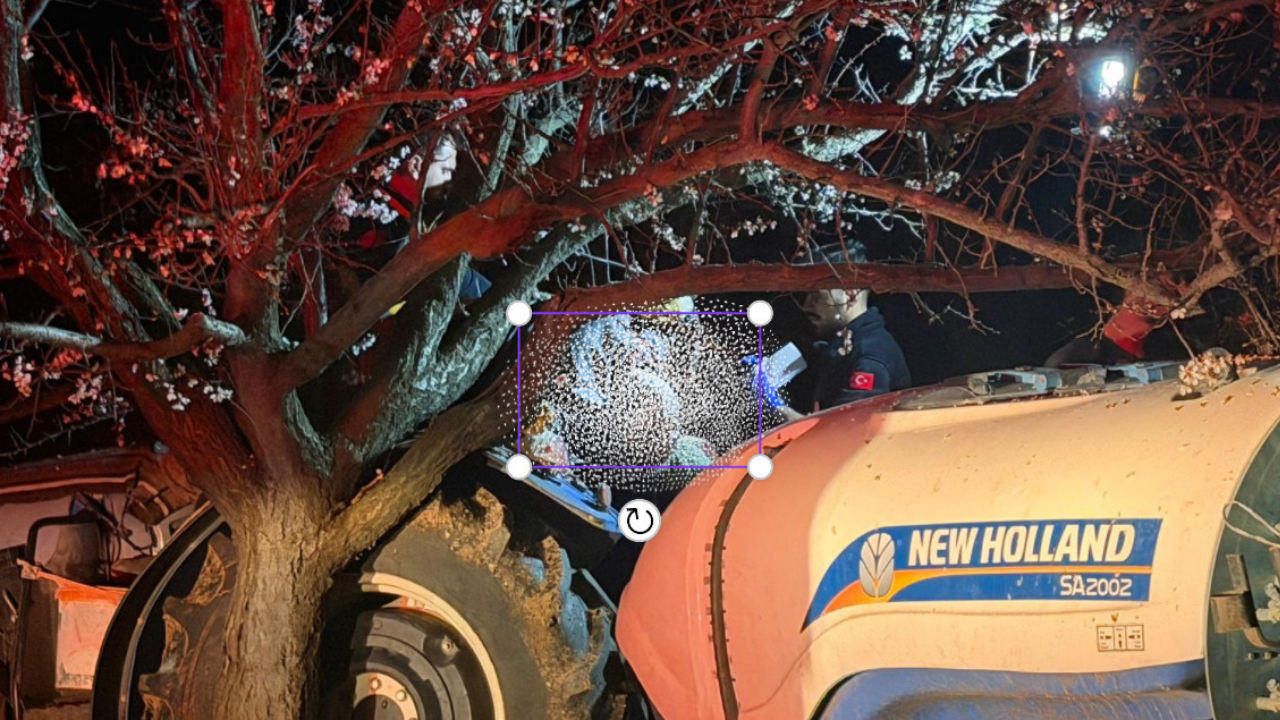 Kayısı Bahçesinde Feci Kaza Traktör Ile Ağaç Arasında Kaldı (1) Malatyahaber