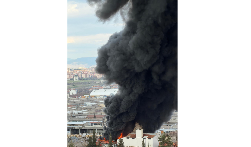 Malatya’da Zift Yangını! Bölgeyi Siyah Duman Kapladı (2) Malatyahaber