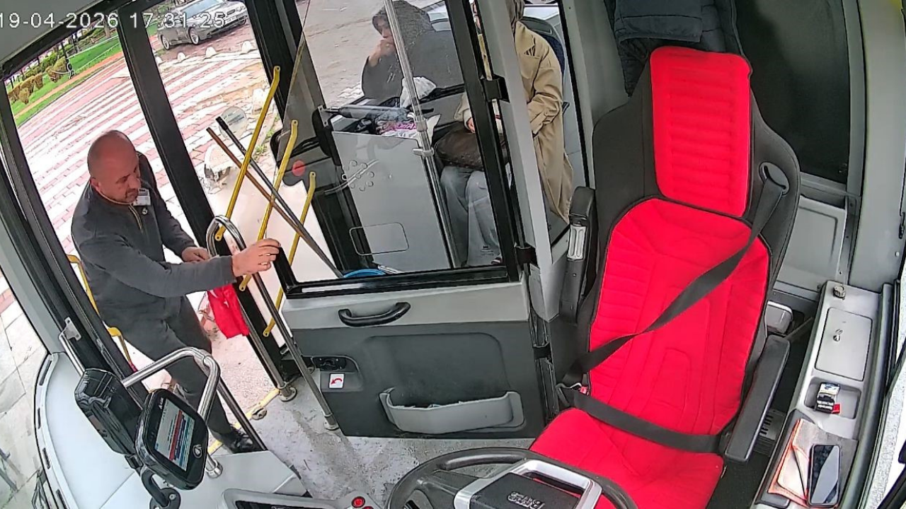 O Bayrak Yerde Kalmadı! Motaş Şoförünün Örnek Davranışı (2) Malatyahaber