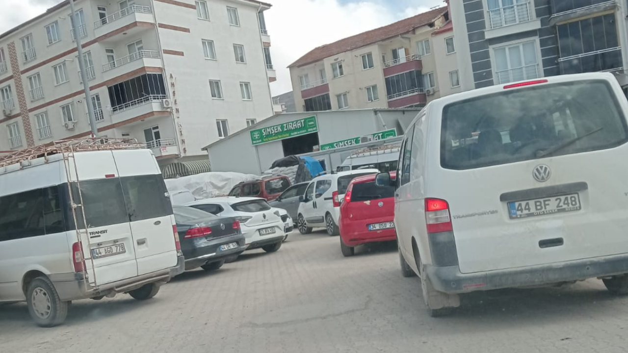 Trafikte Sabır Sınavı Malatya’da Sürücüler Yol Bakımına Takıldı (1) Malatyahaber