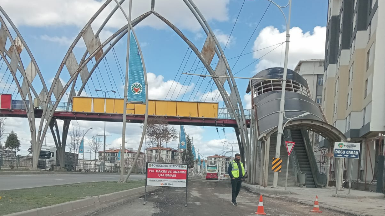 Trafikte Sabır Sınavı Malatya’da Sürücüler Yol Bakımına Takıldı (3) Malatyahaber