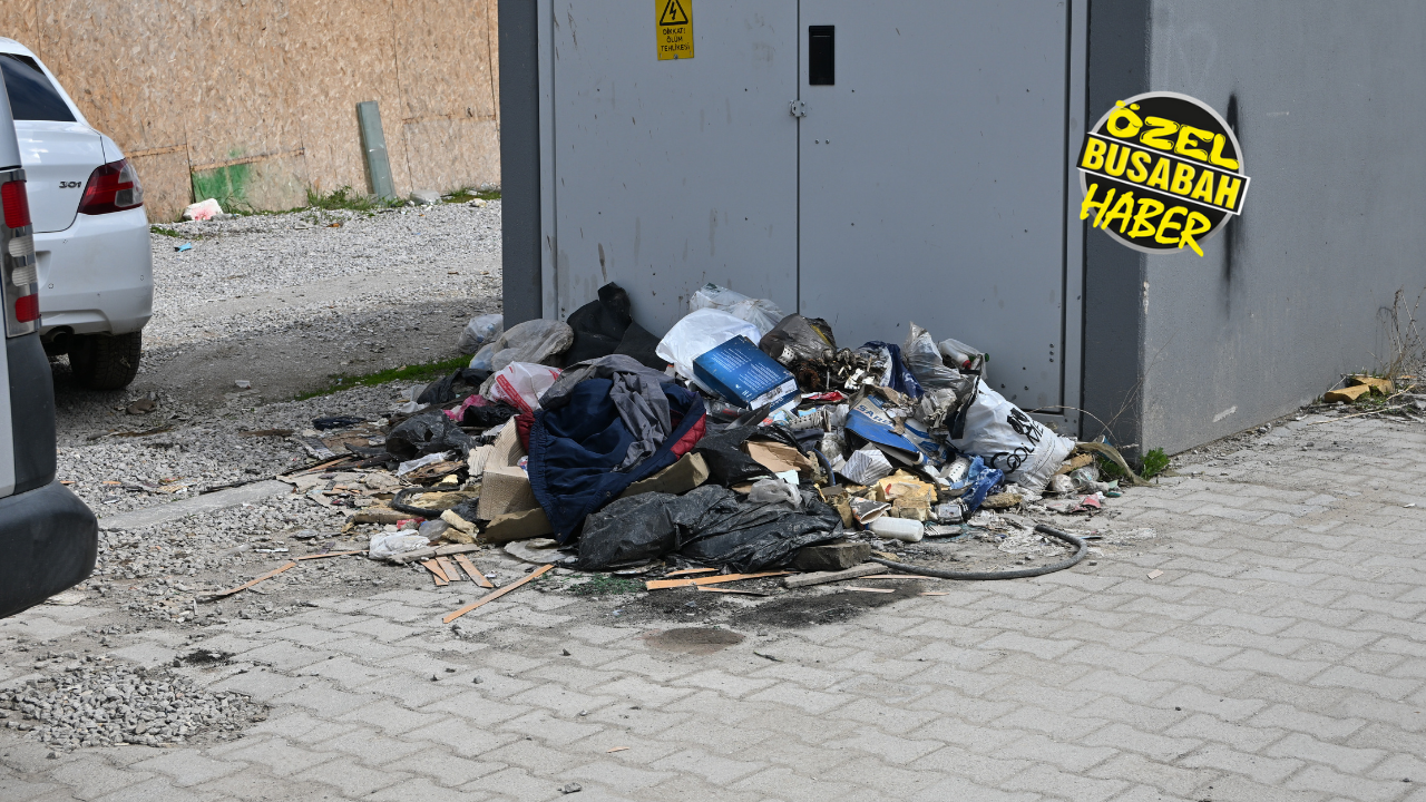 Yeşilyurt Belediyesi’nin Çöple Imtihanı! Bakırcılar Çarşısı Çöplüğe Döndü (1)