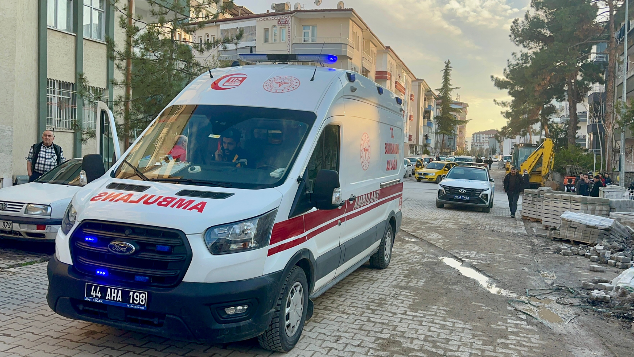 Zaviye’de Kanlı Kavga Baba Ve Oğlu Bıçaklandı (2) Malatyahaber