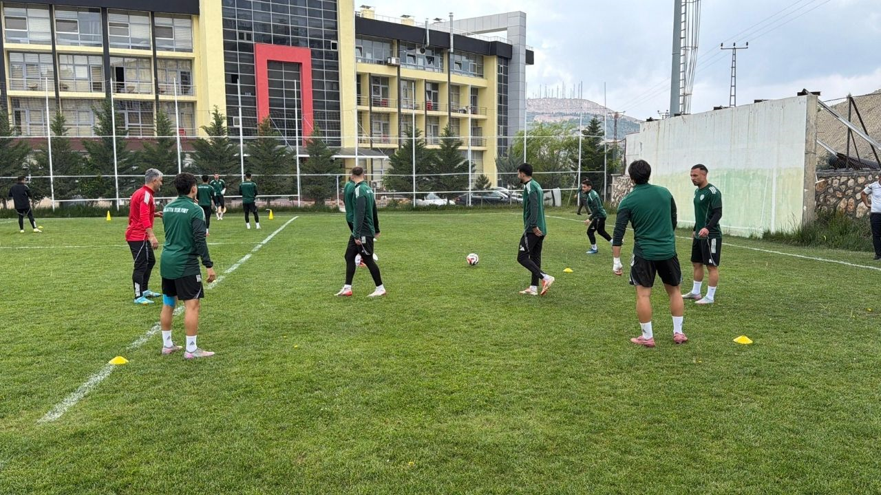 2. Lig Kapısında Tek Yürek Yeşilyurtspor’da Şampiyonluk Yemini! (1) Malatyahaber