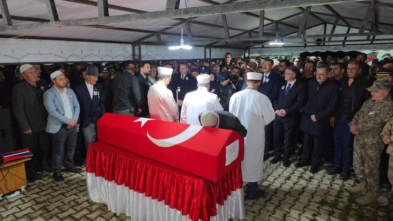 Çorlu Şehidi Emrah Koç’a Son Görev Baba Ocağı Van’da Tekbirlerle Uğurlandı (1) Malatyahaber