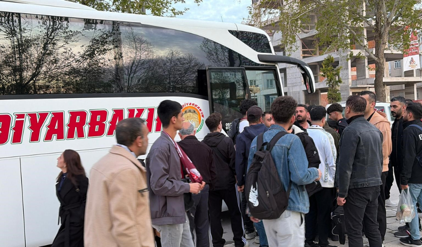 Elazığ’da Şampiyonluk Seferberliği! Yüzlerce Araçlık Dev Konvoy Bursa Yolunda (1)