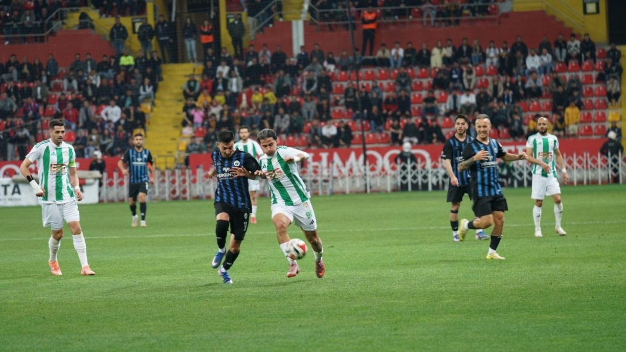 Kayseri Ve Malatyalı Taraftarlar Maç 3 3 Olunca Birbirine Girdi! (1) Malatyahaber