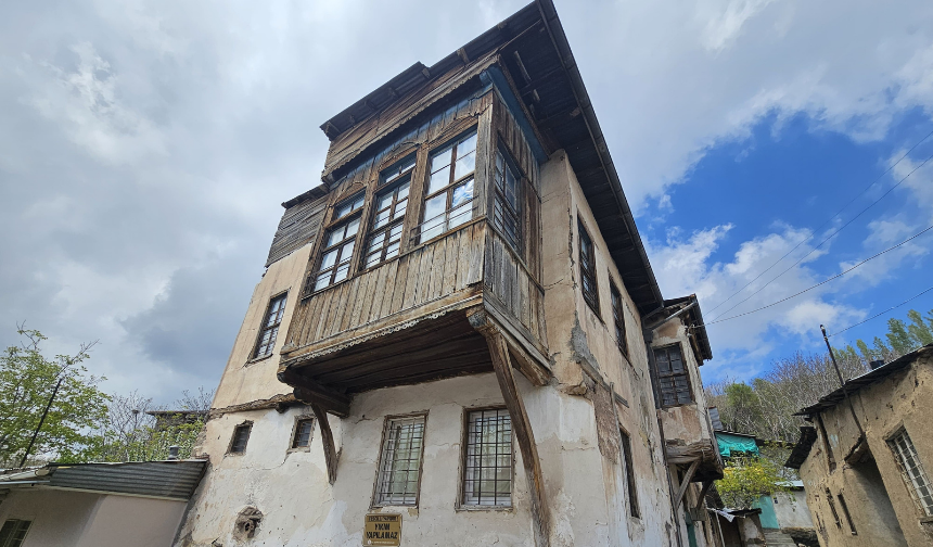 Komşuda Tarih Direniyor! Malatya’nın Sınırdaşı Elazığ’da 450 Yıllık Sır Ortaya Çıktı (4)