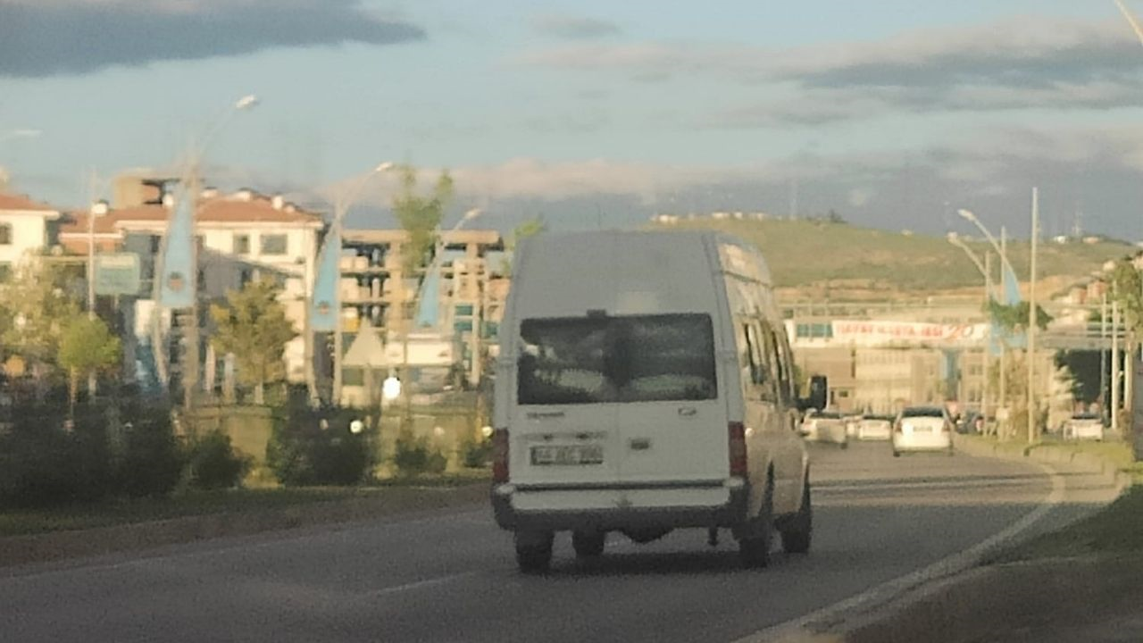 Malatya Çevreyolu’nda Minibüs Terörü Kuralları Hiçe Saydı, Faciaya Davetiye Çıkardı! (4) Malatyahaber
