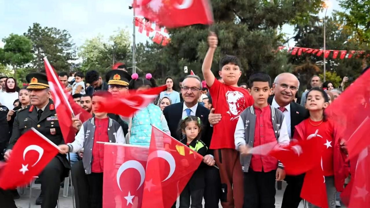 Malatya’da 19 Mayıs Coşkusu Binler Meşalelerle Yürüdü! (4) Malatyahaber