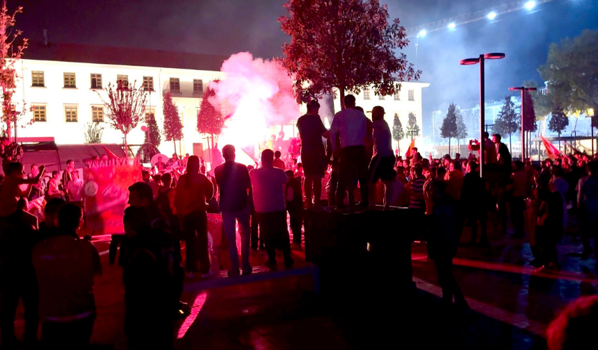 Malatya’da Şampiyonluk Gecesi Sokaklar Sarı Kırmızıya Boyandı! (6)
