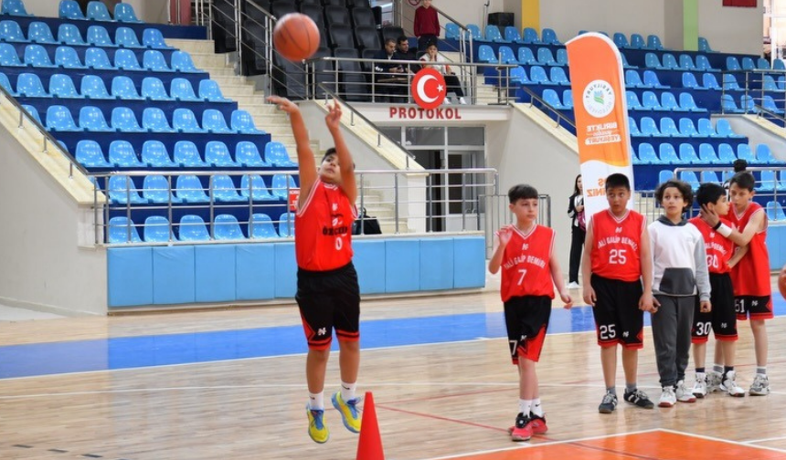 Yeşilyurt'ta Basketbol Heyecanı Potanın Genç Yıldızları Ödüllerine Kavuştu! (1)