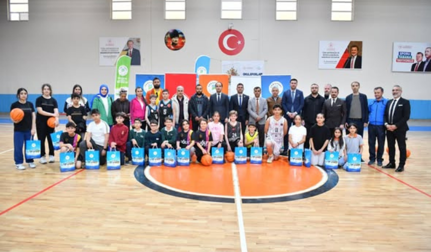 Yeşilyurt'ta Basketbol Heyecanı Potanın Genç Yıldızları Ödüllerine Kavuştu! (2)