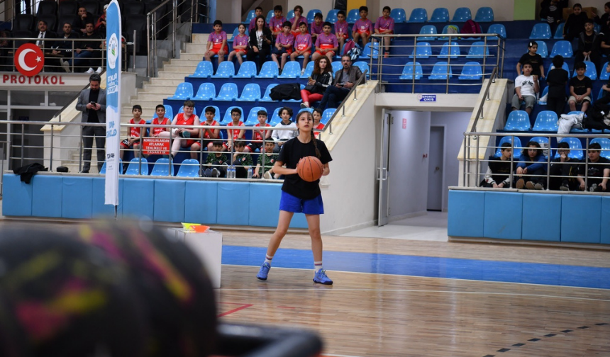 Yeşilyurt'ta Basketbol Heyecanı Potanın Genç Yıldızları Ödüllerine Kavuştu! (4)