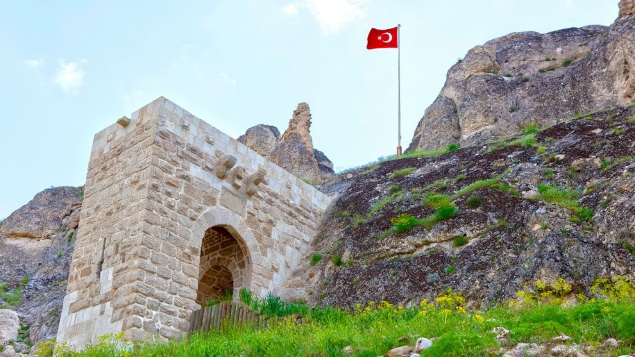 Altı Uçurum, Arkası Mezarlık, Girişi Dağ Darende’nin Zirvesindeki Kadim Kilit! (1) Malatyahaber-1