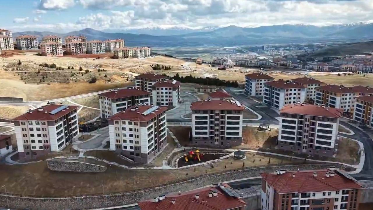 Bahçebaşı Toki̇’lerde Sinek Ve Böcek Istilası! Binlerce Ailenin Yeni Yuvası Kabusa Döndü (5) Malatyahaber