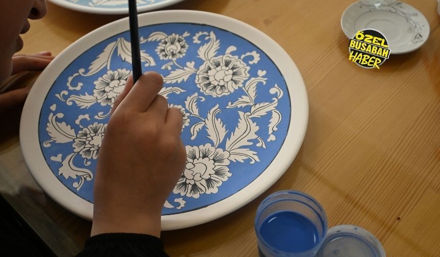 Geleneksel Sanata Kadın Eli Değdi! Çini Işlemeci Kursu Nedir (2)
